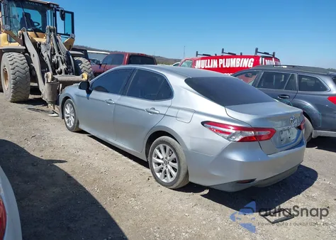 2018 Toyota Camry Le из США, поврежденный, VIN 4T1B11HK0JU647893